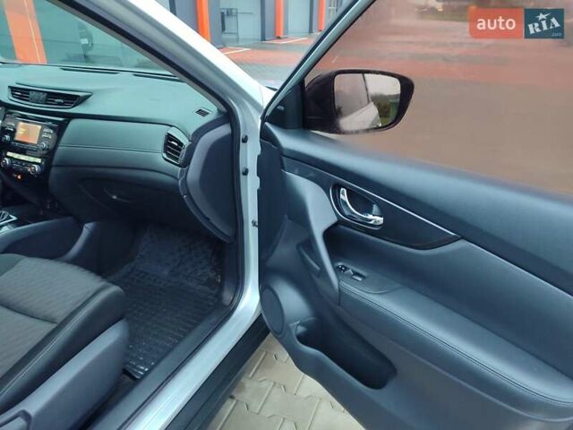 Серый Ниссан Rogue, объемом двигателя 2.49 л и пробегом 132 тыс. км за 13800 $, фото 23 на Automoto.ua