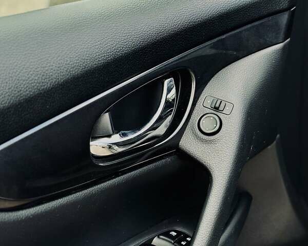 Сірий Ніссан Rogue, об'ємом двигуна 2.5 л та пробігом 180 тис. км за 17500 $, фото 16 на Automoto.ua