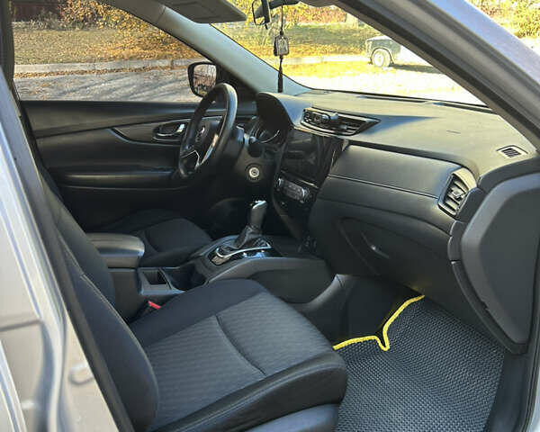 Серый Ниссан Rogue, объемом двигателя 2.49 л и пробегом 154 тыс. км за 16500 $, фото 16 на Automoto.ua