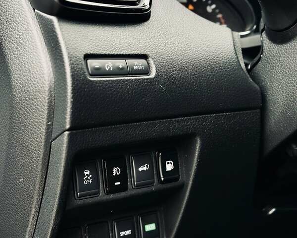 Сірий Ніссан Rogue, об'ємом двигуна 2.5 л та пробігом 180 тис. км за 17500 $, фото 12 на Automoto.ua