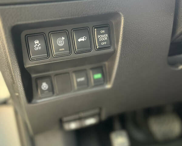 Сірий Ніссан Rogue, об'ємом двигуна 2.5 л та пробігом 68 тис. км за 17000 $, фото 5 на Automoto.ua