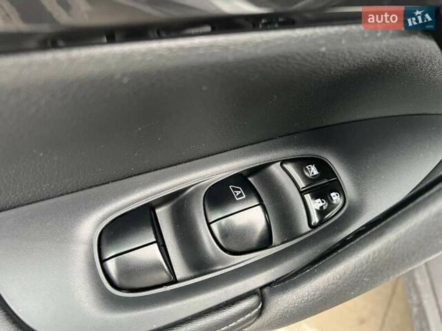 Серый Ниссан Rogue, объемом двигателя 2.5 л и пробегом 119 тыс. км за 14690 $, фото 15 на Automoto.ua