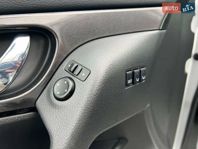 Серый Ниссан Rogue, объемом двигателя 2.5 л и пробегом 119 тыс. км за 14690 $, фото 16 на Automoto.ua