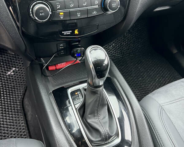 Сірий Ніссан Rogue, об'ємом двигуна 2 л та пробігом 143 тис. км за 12700 $, фото 14 на Automoto.ua