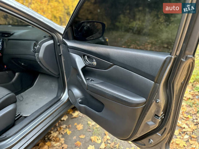 Серый Ниссан Rogue, объемом двигателя 2.49 л и пробегом 180 тыс. км за 13300 $, фото 33 на Automoto.ua