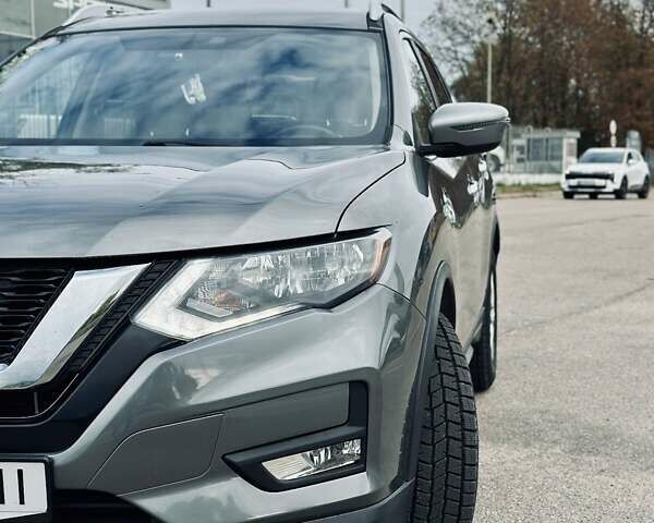 Сірий Ніссан Rogue, об'ємом двигуна 2.5 л та пробігом 180 тис. км за 17500 $, фото 3 на Automoto.ua