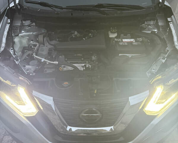 Серый Ниссан Rogue, объемом двигателя 2.5 л и пробегом 143 тыс. км за 13500 $, фото 1 на Automoto.ua