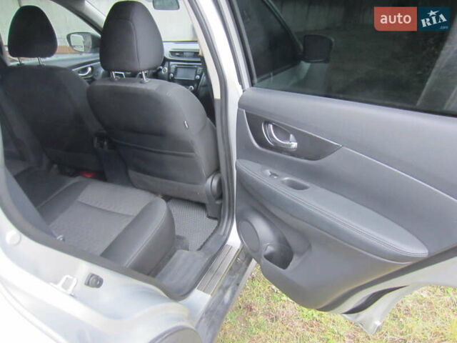 Серый Ниссан Rogue, объемом двигателя 2.5 л и пробегом 120 тыс. км за 16000 $, фото 23 на Automoto.ua