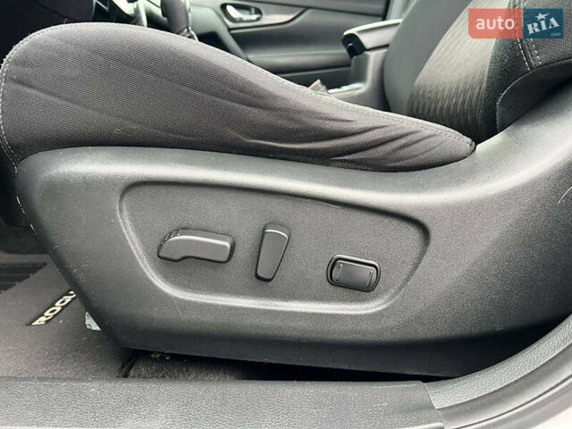 Серый Ниссан Rogue, объемом двигателя 2.5 л и пробегом 119 тыс. км за 14690 $, фото 19 на Automoto.ua