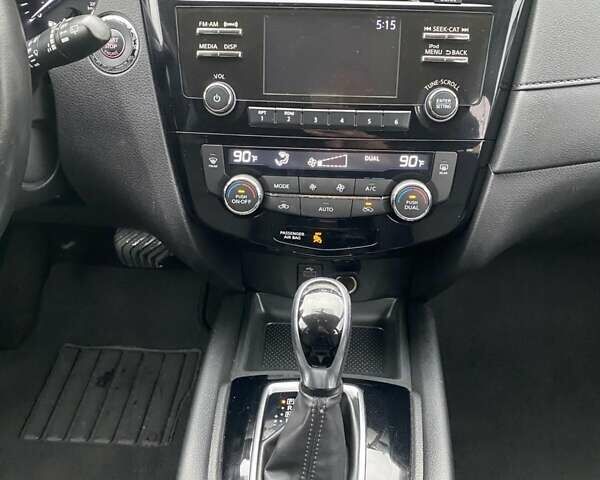 Серый Ниссан Rogue, объемом двигателя 2.5 л и пробегом 137 тыс. км за 10999 $, фото 13 на Automoto.ua