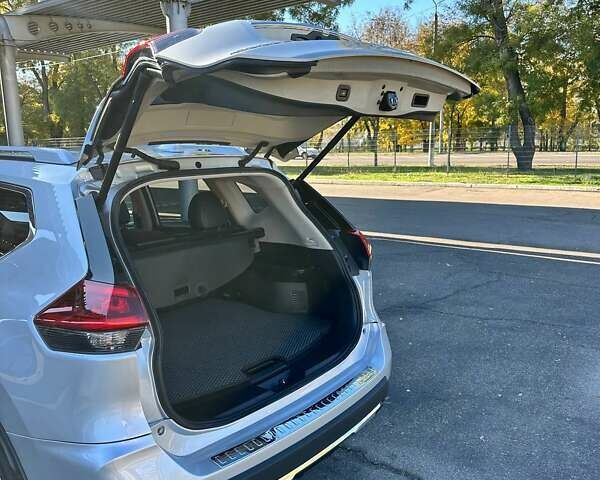 Серый Ниссан Rogue, объемом двигателя 2.49 л и пробегом 160 тыс. км за 16200 $, фото 28 на Automoto.ua