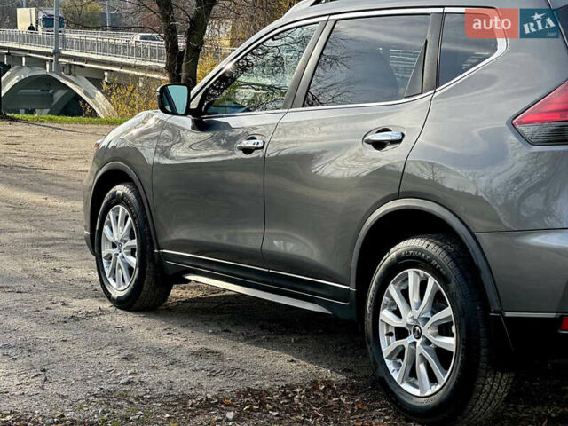 Серый Ниссан Rogue, объемом двигателя 2.5 л и пробегом 85 тыс. км за 14900 $, фото 8 на Automoto.ua