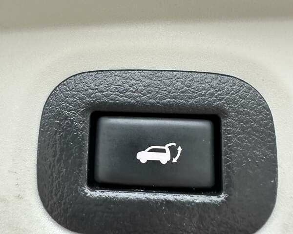 Серый Ниссан Rogue, объемом двигателя 2.5 л и пробегом 117 тыс. км за 14900 $, фото 13 на Automoto.ua