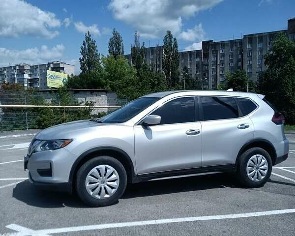 Сірий Ніссан Rogue, об'ємом двигуна 2.49 л та пробігом 150 тис. км за 14000 $, фото 1 на Automoto.ua
