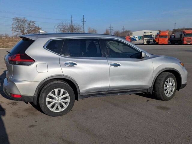 Серый Ниссан Rogue, объемом двигателя 2.5 л и пробегом 109 тыс. км за 13990 $, фото 5 на Automoto.ua