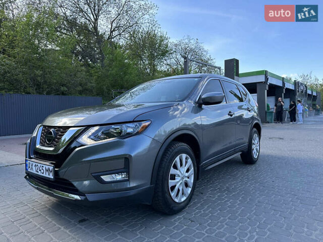 Серый Ниссан Rogue, объемом двигателя 2.5 л и пробегом 107 тыс. км за 15200 $, фото 6 на Automoto.ua