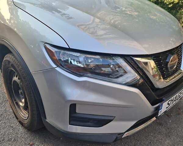 Серый Ниссан Rogue, объемом двигателя 2.5 л и пробегом 160 тыс. км за 15700 $, фото 7 на Automoto.ua