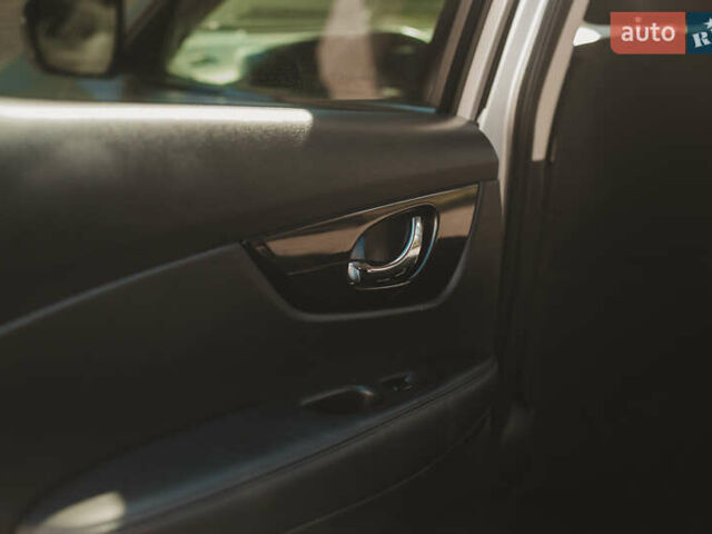 Серый Ниссан Rogue, объемом двигателя 2.5 л и пробегом 197 тыс. км за 15700 $, фото 17 на Automoto.ua