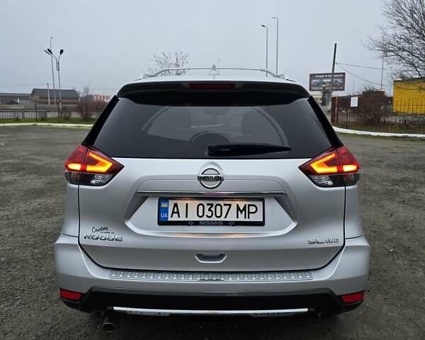 Серый Ниссан Rogue, объемом двигателя 2.49 л и пробегом 100 тыс. км за 17300 $, фото 4 на Automoto.ua