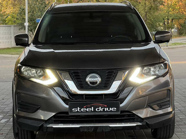 Серый Ниссан Rogue, объемом двигателя 2.49 л и пробегом 102 тыс. км за 15599 $, фото 1 на Automoto.ua
