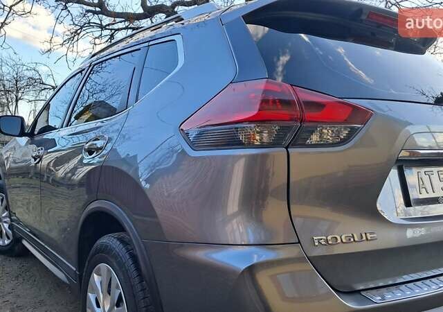 Серый Ниссан Rogue, объемом двигателя 2.49 л и пробегом 70 тыс. км за 15555 $, фото 4 на Automoto.ua
