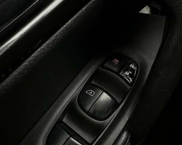 Серый Ниссан Rogue, объемом двигателя 2.5 л и пробегом 117 тыс. км за 14900 $, фото 18 на Automoto.ua