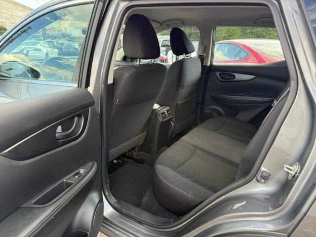 Сірий Ніссан Rogue, об'ємом двигуна 2 л та пробігом 198 тис. км за 9800 $, фото 5 на Automoto.ua