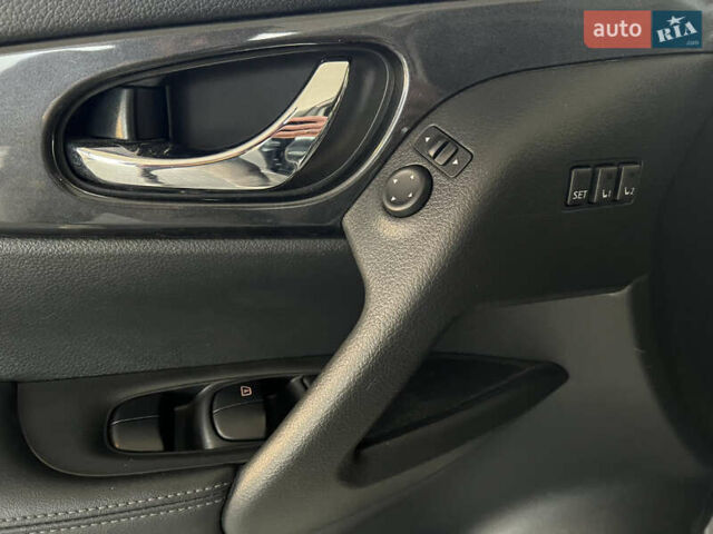 Серый Ниссан Rogue, объемом двигателя 2.49 л и пробегом 102 тыс. км за 15599 $, фото 6 на Automoto.ua