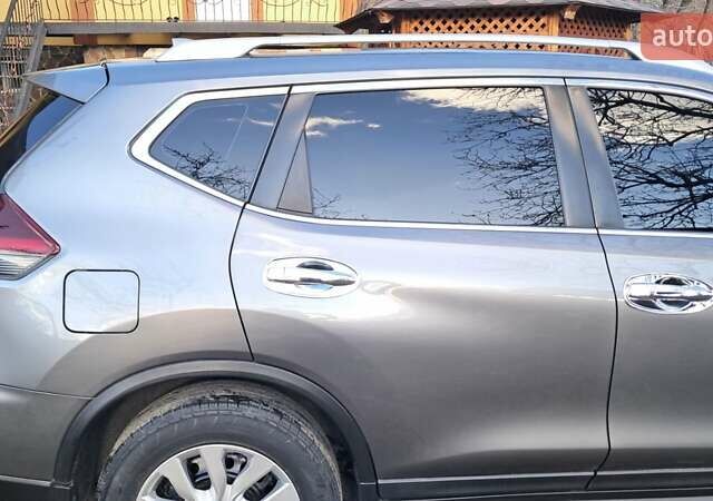 Серый Ниссан Rogue, объемом двигателя 2.49 л и пробегом 70 тыс. км за 15555 $, фото 2 на Automoto.ua