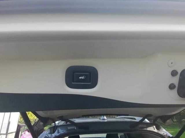 Серый Ниссан Rogue, объемом двигателя 2.5 л и пробегом 143 тыс. км за 12500 $, фото 7 на Automoto.ua