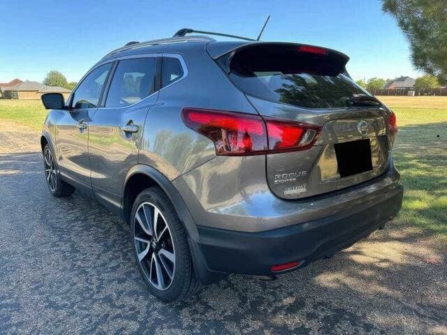 Сірий Ніссан Rogue, об'ємом двигуна 2 л та пробігом 88 тис. км за 2018 $, фото 6 на Automoto.ua