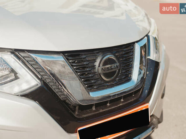 Серый Ниссан Rogue, объемом двигателя 2.5 л и пробегом 197 тыс. км за 15700 $, фото 3 на Automoto.ua