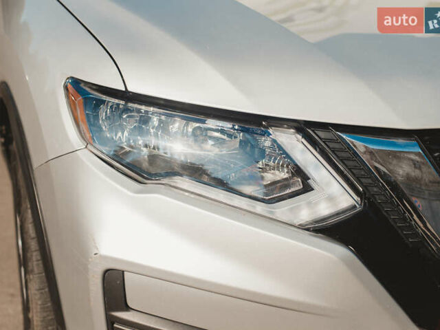 Серый Ниссан Rogue, объемом двигателя 2.5 л и пробегом 197 тыс. км за 15700 $, фото 6 на Automoto.ua