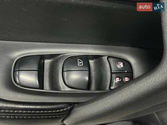 Серый Ниссан Rogue, объемом двигателя 2.5 л и пробегом 125 тыс. км за 15499 $, фото 13 на Automoto.ua