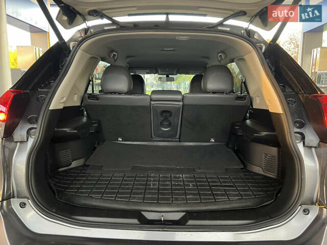 Серый Ниссан Rogue, объемом двигателя 2.49 л и пробегом 102 тыс. км за 15599 $, фото 14 на Automoto.ua