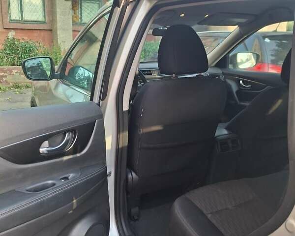 Серый Ниссан Rogue, объемом двигателя 2.5 л и пробегом 160 тыс. км за 15700 $, фото 4 на Automoto.ua