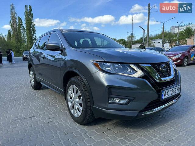 Серый Ниссан Rogue, объемом двигателя 2.5 л и пробегом 107 тыс. км за 15200 $, фото 3 на Automoto.ua