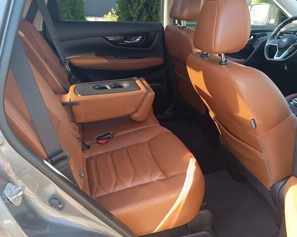 Серый Ниссан Rogue, объемом двигателя 2.49 л и пробегом 107 тыс. км за 16450 $, фото 24 на Automoto.ua