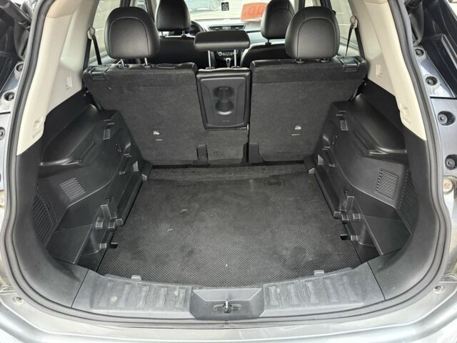 Серый Ниссан Rogue, объемом двигателя 2.5 л и пробегом 70 тыс. км за 14800 $, фото 12 на Automoto.ua