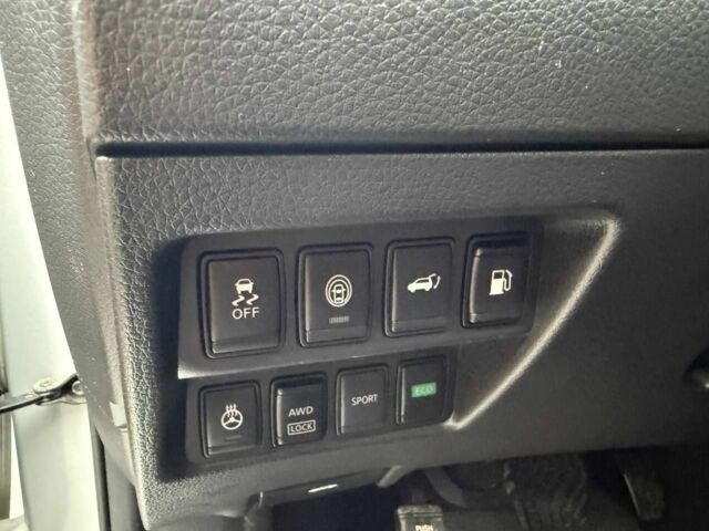 Серый Ниссан Rogue, объемом двигателя 2.5 л и пробегом 170 тыс. км за 12999 $, фото 9 на Automoto.ua