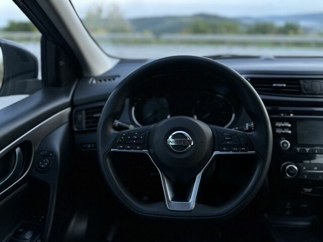 Серый Ниссан Rogue, объемом двигателя 2 л и пробегом 181 тыс. км за 12900 $, фото 4 на Automoto.ua