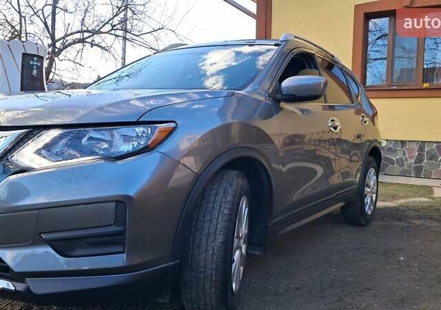 Серый Ниссан Rogue, объемом двигателя 2.49 л и пробегом 70 тыс. км за 15555 $, фото 1 на Automoto.ua