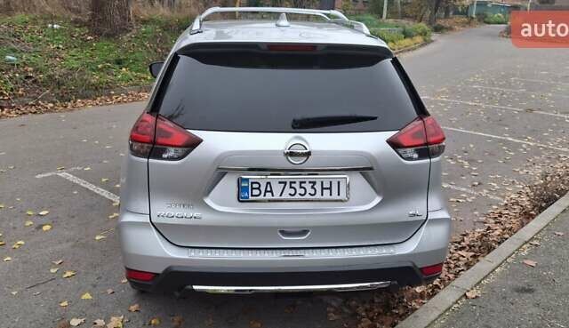 Серый Ниссан Rogue, объемом двигателя 2.49 л и пробегом 115 тыс. км за 16500 $, фото 3 на Automoto.ua