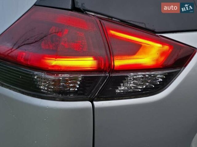 Серый Ниссан Rogue, объемом двигателя 2.49 л и пробегом 189 тыс. км за 13800 $, фото 11 на Automoto.ua