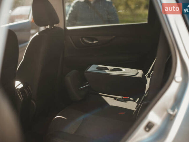 Серый Ниссан Rogue, объемом двигателя 2.5 л и пробегом 197 тыс. км за 15700 $, фото 25 на Automoto.ua