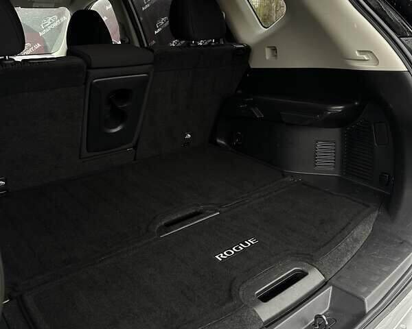 Серый Ниссан Rogue, объемом двигателя 2.5 л и пробегом 117 тыс. км за 14900 $, фото 11 на Automoto.ua
