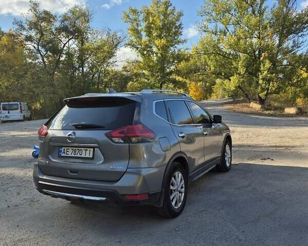 Серый Ниссан Rogue, объемом двигателя 2.49 л и пробегом 105 тыс. км за 17600 $, фото 4 на Automoto.ua