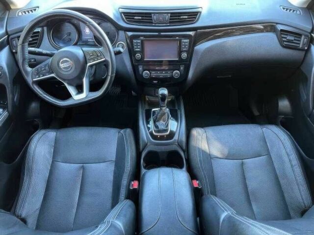 Сірий Ніссан Rogue, об'ємом двигуна 2 л та пробігом 88 тис. км за 2018 $, фото 9 на Automoto.ua