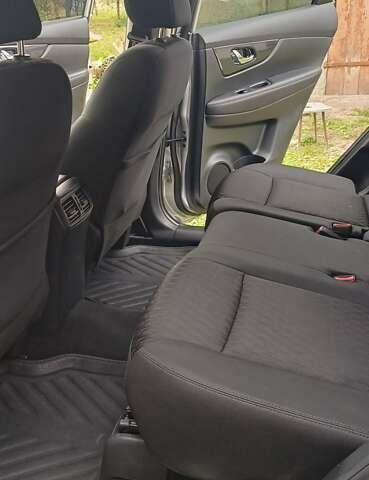 Сірий Ніссан Rogue, об'ємом двигуна 2.49 л та пробігом 185 тис. км за 16500 $, фото 8 на Automoto.ua