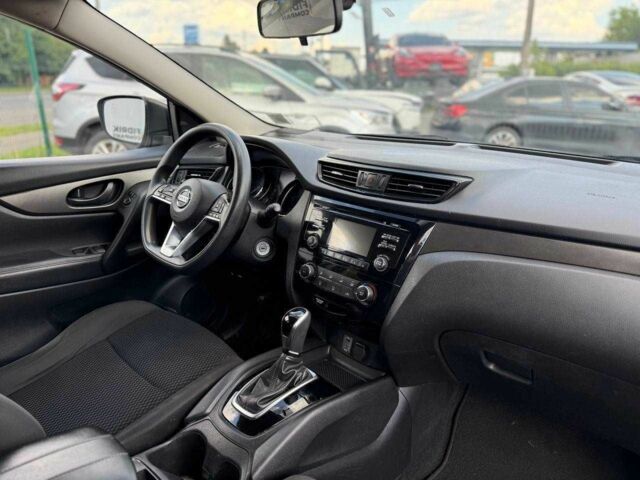 Сірий Ніссан Rogue, об'ємом двигуна 2 л та пробігом 198 тис. км за 9800 $, фото 6 на Automoto.ua